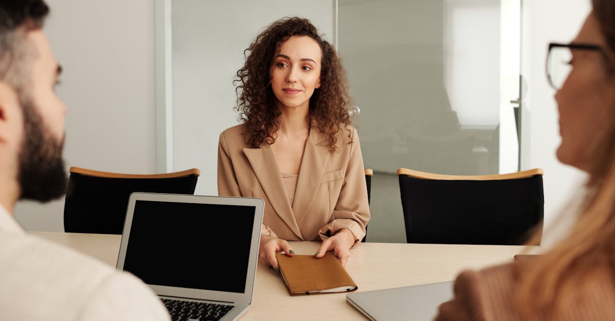 découvrez des stratégies efficaces pour réussir vos entretiens d'embauche. apprenez à vous préparer, à répondre aux questions courantes et à mettre en avant vos compétences pour maximiser vos chances de succès.