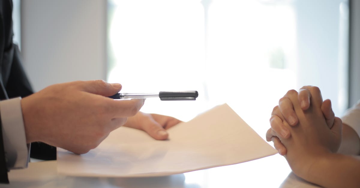 découvrez des conseils pratiques et des stratégies efficaces pour réussir votre négociation salariale. augmentez votre pouvoir de négociation et obtenez le salaire que vous méritez grâce à des astuces éprouvées.